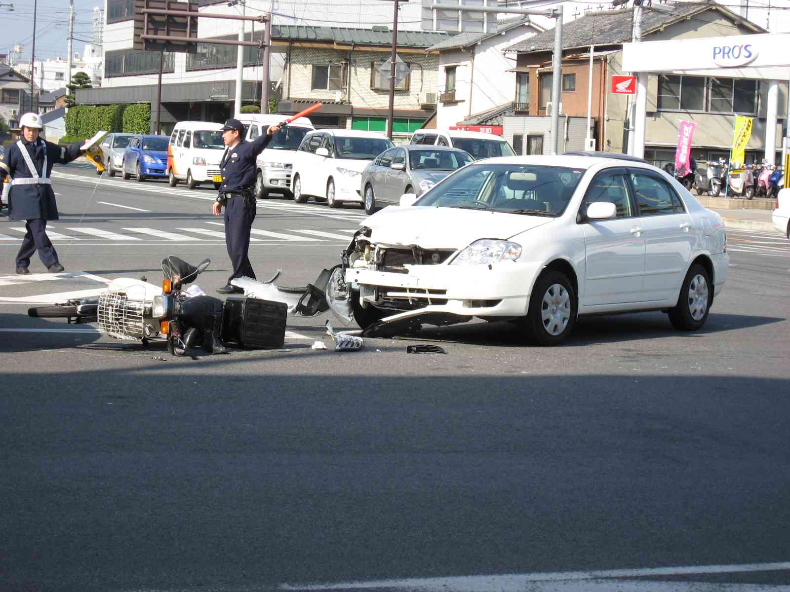 事故対応 この手順で安心 事故の加害者 被害者になった時の完全対応マニュアル 今関商会 オフィシャルホームページ